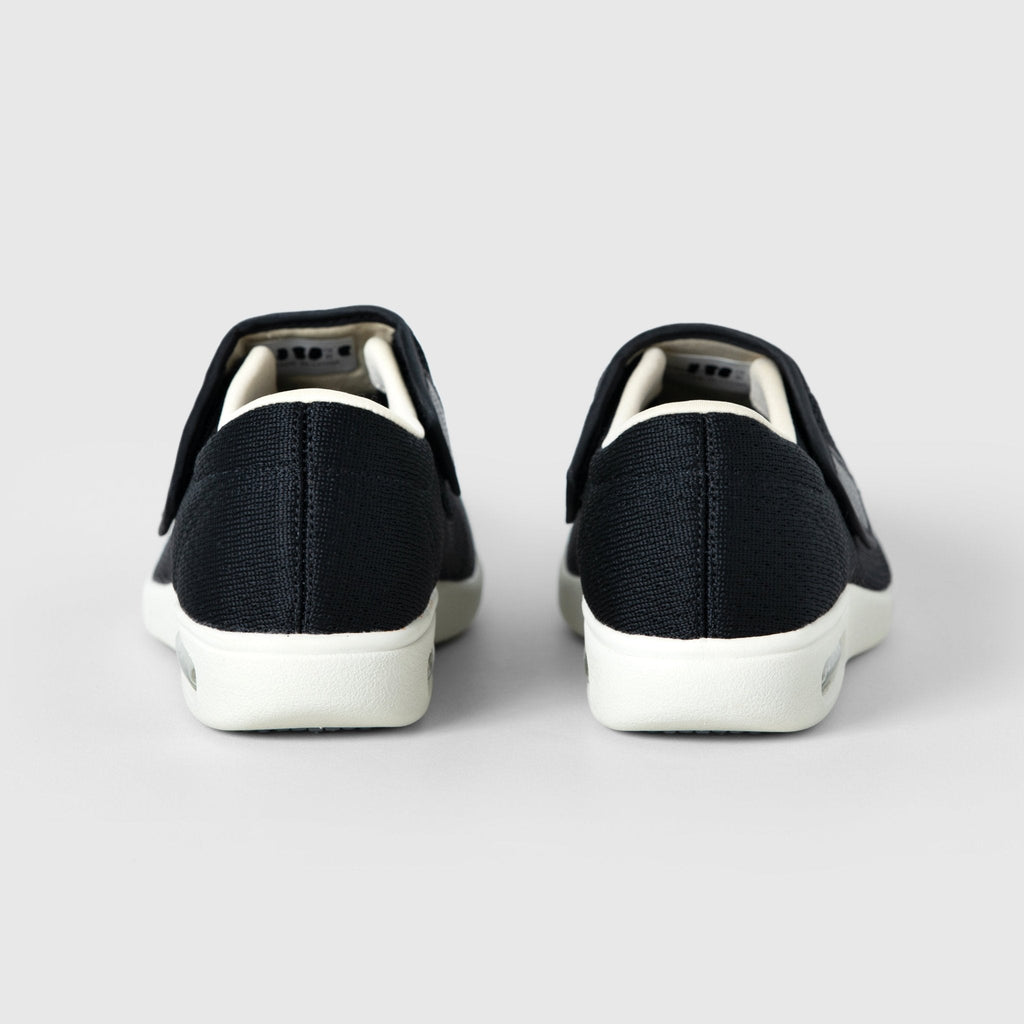 Chloe Stretch No-Tie Wide Shoes w/ Adjustable Closure - Black
